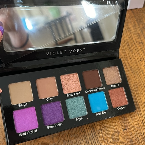 Violet Voss Other - Violet Voss essentials 2 palette